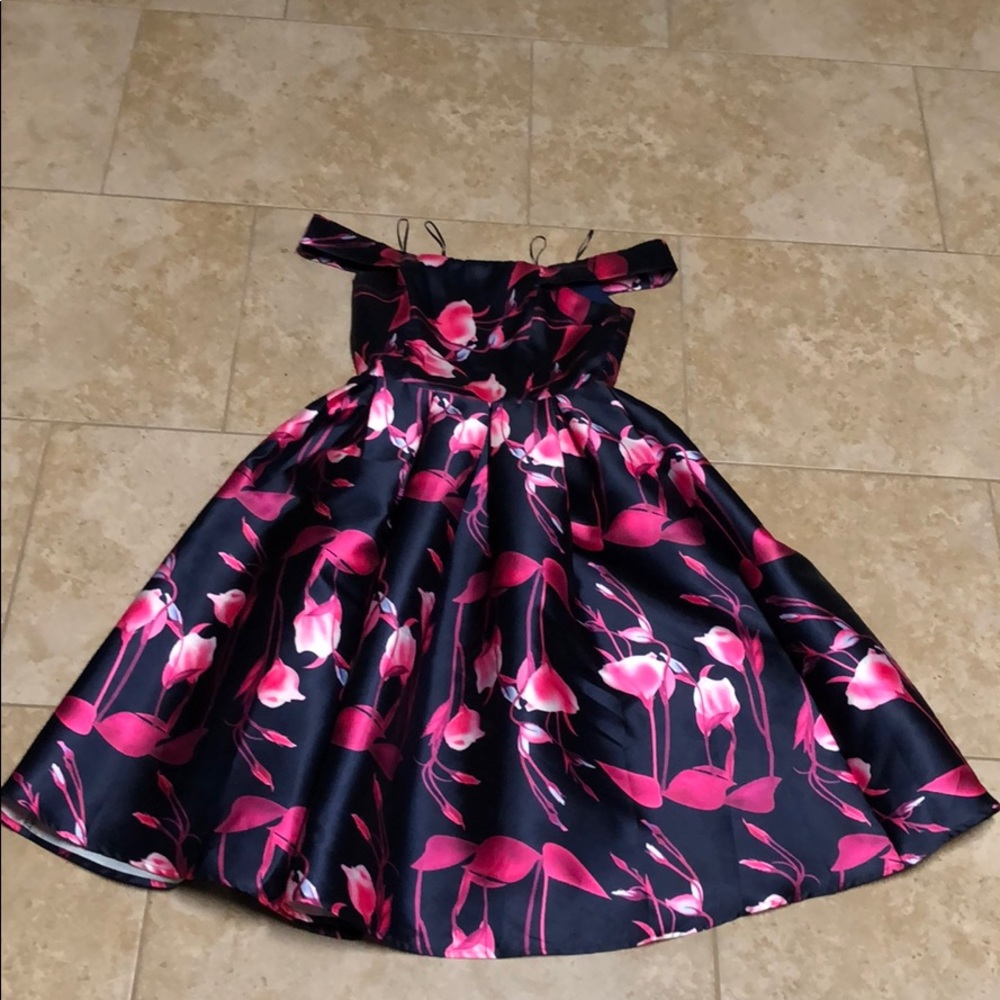 Size medium off the shoulder floral print dress